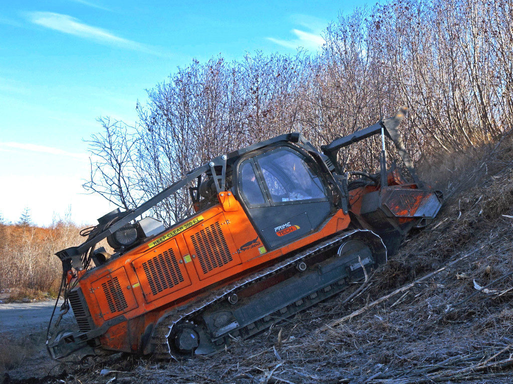 Энергетики повышают надежность энергоснабжения, расчищая просеки ЛЭП