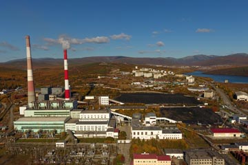 В порту Магадана разгружается очередная партия топлива для ТЭЦ