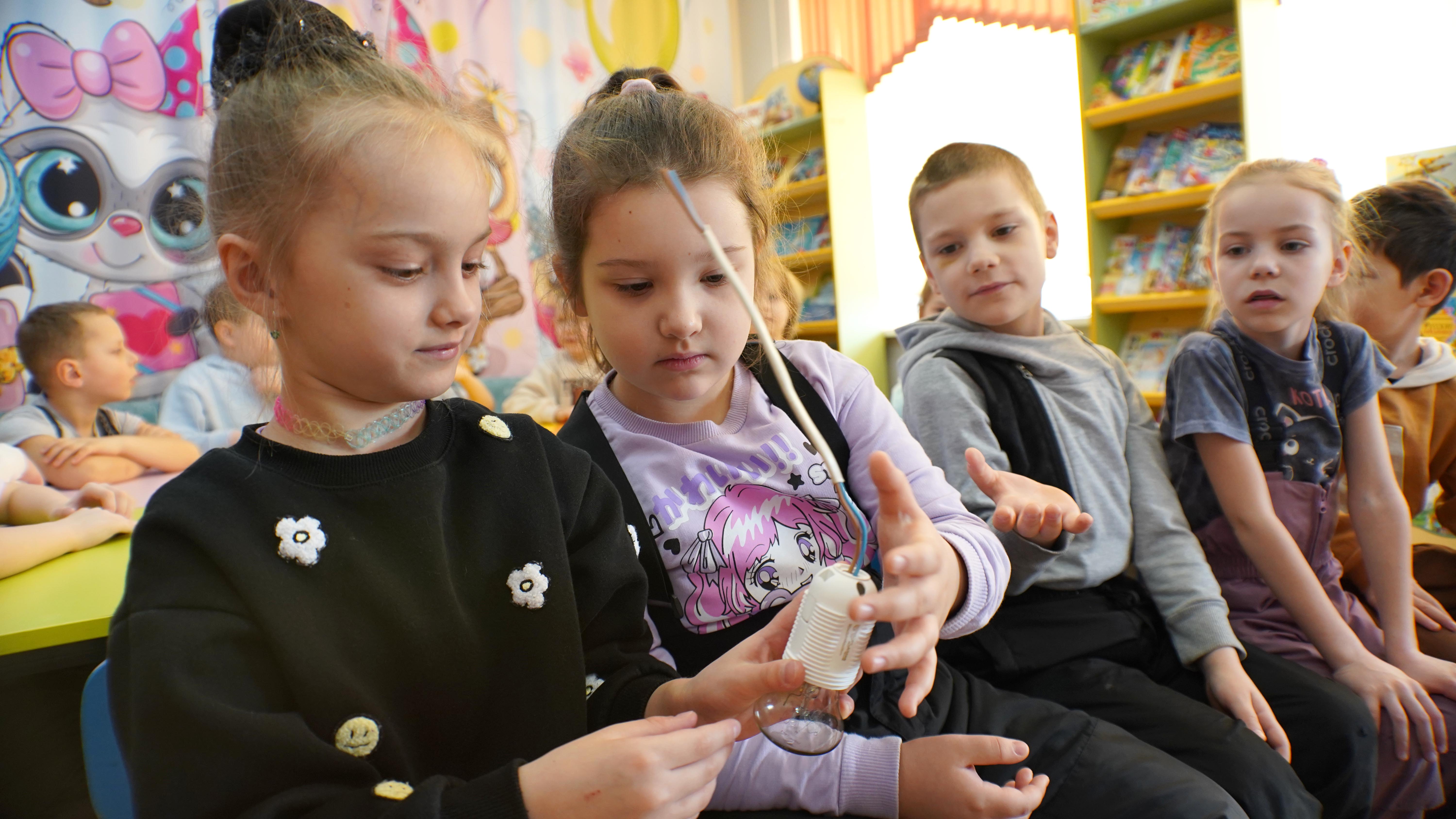 Магаданские энергетики презентовали новое издание детской книги 